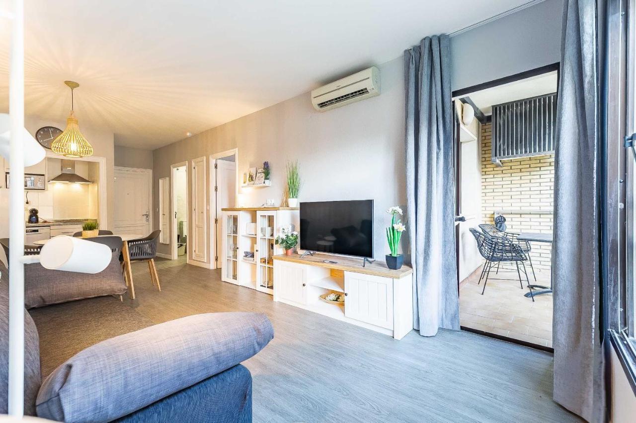 76-Lovely Beach Front Apartment In פואנגירולה מראה חיצוני תמונה